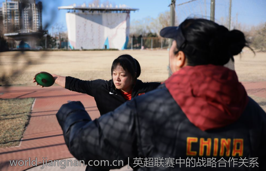 英超联赛中的战略合作关系