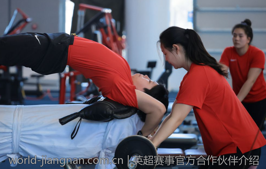 纵览世界杯足球历史：总射手榜排名与明星球员