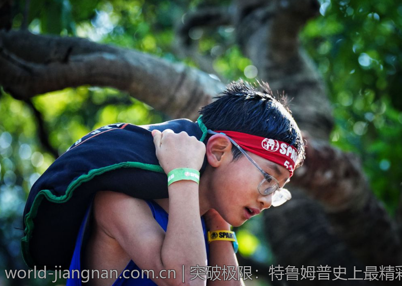 恩比德在季后赛中的表现与球队战术调整关系